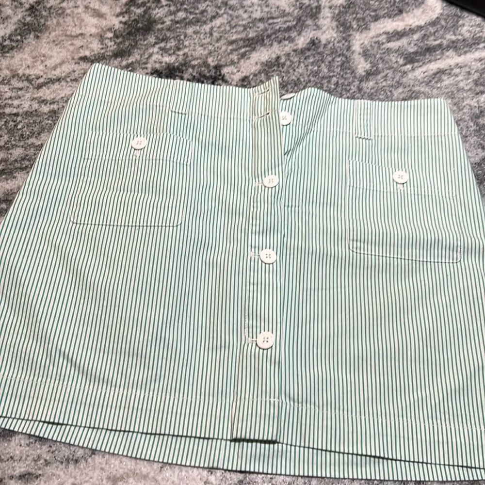 Stylish Vineyard Vines Green Striped Skirt with White Buttons